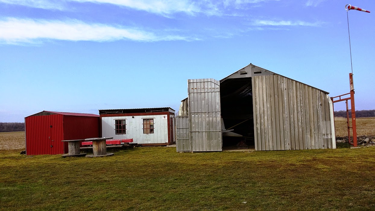 Letenje i mala radna akcija (2015)